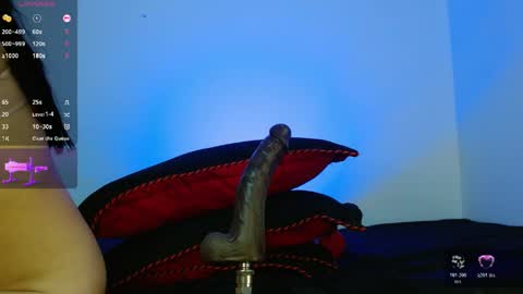 Mia online show from April 9, 12:33 pm