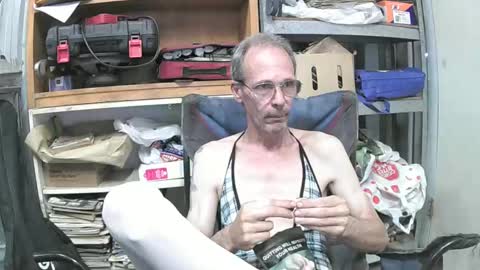 04oldskool online show from December 22, 11:41 pm