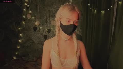 0ophelia online show from March 5, 10:08 pm