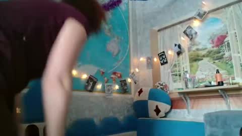 12ennie online show from February 8, 8:18 am