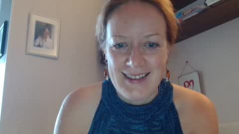 Snapshot of 12ennie chatting on September 23, 6:18 am 12ennie online show from September 23, 6:18 am