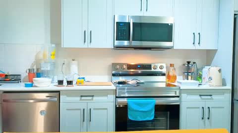 Tong  Ralph online show from March 29, 11:39 pm