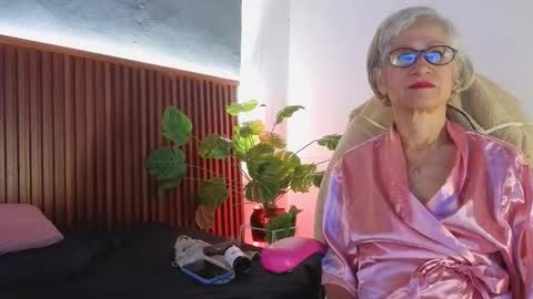 Miss Monserrate online show from February 11, 1:15 pm