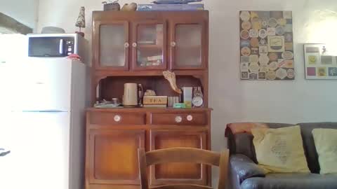 22esserre online show from February 9, 12:42 pm