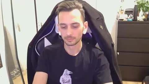 2323gary online show from October 10, 8:35 pm