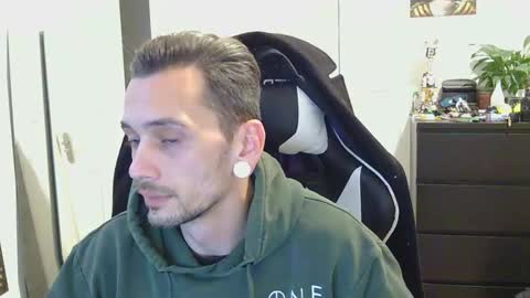 2323gary online show from October 19, 4:11 pm