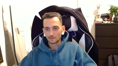 2323gary online show from September 25, 11:45 pm