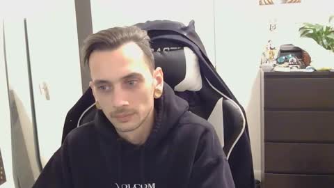 2323gary online show from November 1, 12:44 am