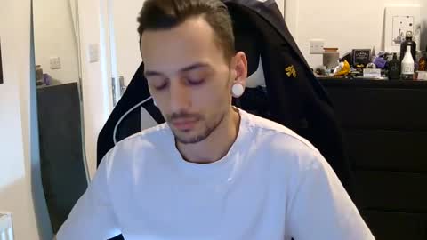 2323gary online show from December 28, 10:44 pm