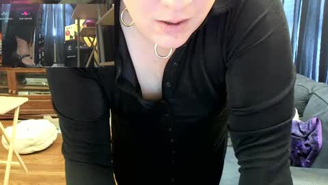 SLRN296512741 online show from October 6, 9:10 pm