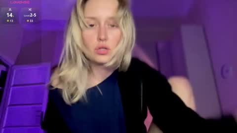 Snapshot of 2kepler22b chatting on September 28, 7:45 pm . online show from September 28, 7:45 pm