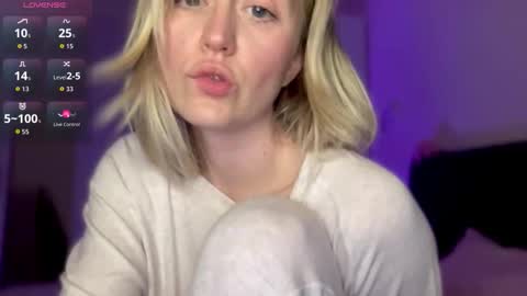 Snapshot of 2kepler22b chatting on October 29, 8:09 pm . online show from October 29, 8:09 pm