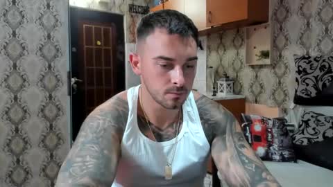 2sexymuscles online show from October 1, 8:08 pm