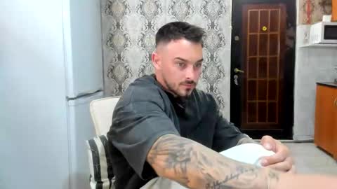 2sexymuscles online show from May 22, 9:10 pm