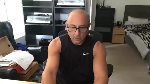 daddy vegas  for single women and couples here online show from April 8, 7:28 pm