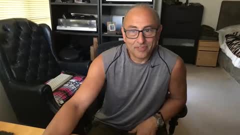 daddy vegas  for single women and couples here online show from March 8, 8:02 pm