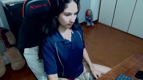 Snapshot of 69_shades chatting on October 21, 6:44 pm lucero online show from October 21, 6:44 pm