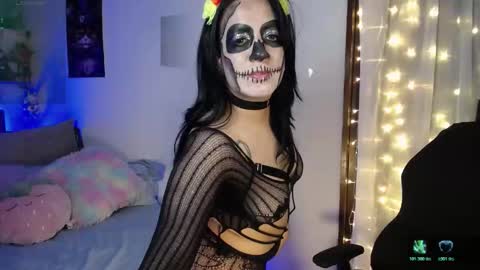 Snapshot of 77scarlett chatting on October 18, 5:00 am Scarlett online show from October 18, 5:00 am
