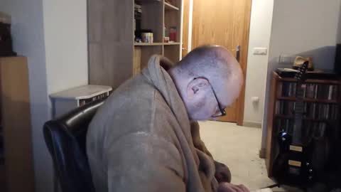  Papi  online show from March 5, 7:06 pm