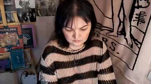 Snapshot of 80s_brat chatting on October 18, 12:37 am Ivy online show from October 18, 12:37 am