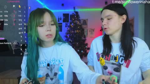 Snapshot of 819sunflowerinahat2016 chatting on December 7, 6:37 am Cornelia and Dante online show from December 7, 6:37 am