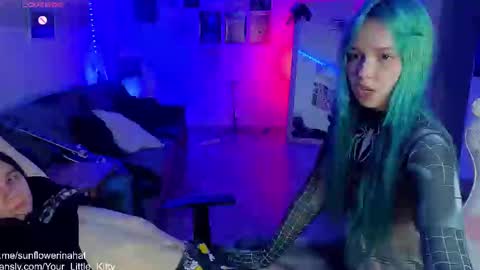 Snapshot of 819sunflowerinahat2016 chatting on March 10, 3:41 pm Cornelia and Dante online show from March 10, 3:41 pm