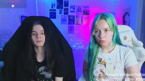 Snapshot of 819sunflowerinahat2016 chatting on February 19, 7:05 pm Cornelia and Dante online show from February 19, 7:05 pm