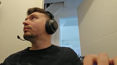 8inchdude93 online show from September 25, 10:00 am