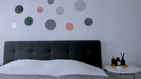 8selene online show from November 10, 12:30 pm