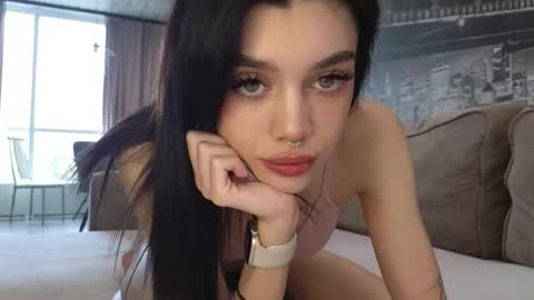 Snapshot of 9west chatting on October 10, 8:42 am KARINA online show from October 10, 8:42 am