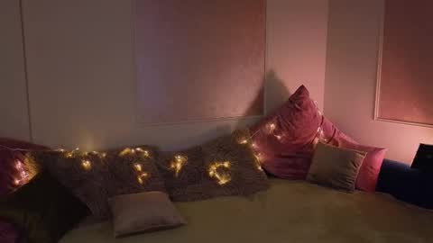 Willow online show from November 22, 9:45 pm