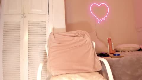 Snapshot of _aleja_x chatting on October 10, 3:18 pm _aleja_x online show from October 10, 3:18 pm