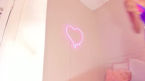 Snapshot of _aleja_x chatting on October 21, 11:37 am _aleja_x online show from October 21, 11:37 am
