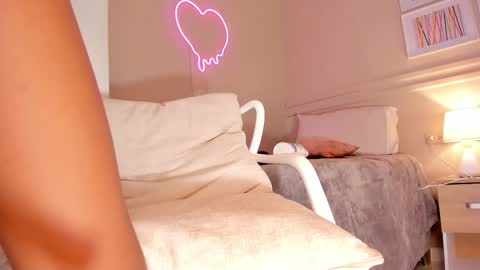 Snapshot of _aleja_x chatting on October 6, 2:57 pm _aleja_x online show from October 6, 2:57 pm