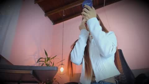Snapshot of _aline_hall chatting on September 29, 10:58 am Alline Hall online show from September 29, 10:58 am