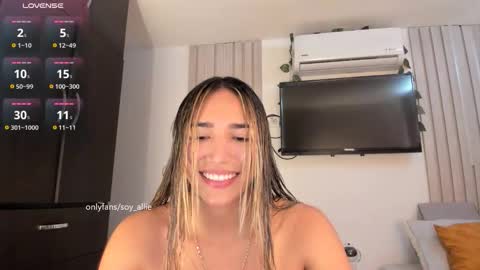 Snapshot of _alliex_ chatting on October 24, 12:39 pm you can call me pretty online show from October 24, 12:39 pm