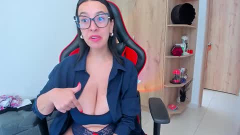 AMANDA online show from March 8, 5:39 pm