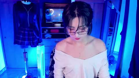 Angell Dustt  online show from March 2, 2:05 am