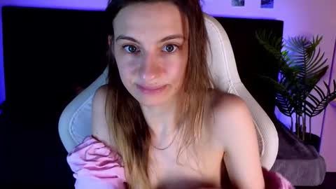 _ash_leyy_ online show from February 20, 6:19 am