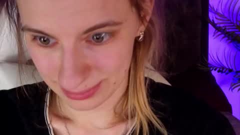 _ash_leyy_ online show from February 16, 8:01 am