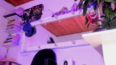 fer online show from February 7, 5:21 am