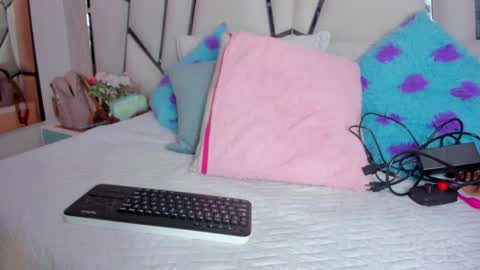 Aura online show from March 12, 3:43 am