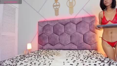 Snapshot of _aurora_collins_ chatting on February 14, 3:36 pm _aurora_collins_ online show from February 14, 3:36 pm