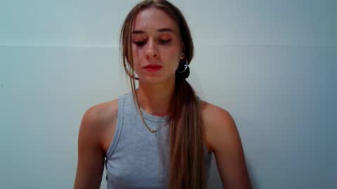 Snapshot of _aurora_sweet chatting on September 19, 1:04 pm _aurora_sweet online show from September 19, 1:04 pm
