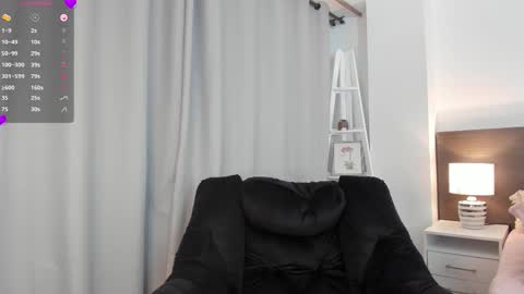 Snapshot of _bleuelune chatting on October 17, 2:15 am Mary online show from October 17, 2:15 am