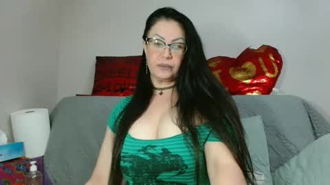 Snapshot of _blue__butterfly_ chatting on October 14, 7:50 pm KHALEESI online show from October 14, 7:50 pm