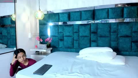 _bonnyandclyde online show from April 14, 12:41 pm