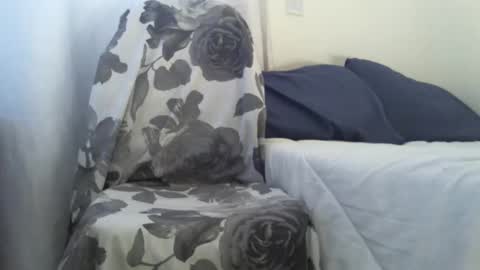 Snapshot of _bunny_b chatting on October 4, 8:45 am _bunny_b online show from October 4, 8:45 am