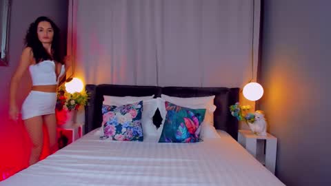 _carlawhite_ online show from December 17, 4:30 am