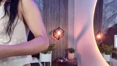 _charlotte_queen_ online show from April 29, 2:00 pm